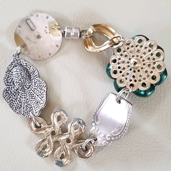 Hand Crafted Repurposed Vintage Assemblage Charm Bracelet NWT - Picture 12 of 16